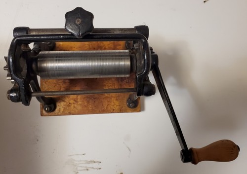 Vitantonio Mfg Co. Cast Iron Hand Cranked Pasta Maker With Rollers - Antique - Picture 6 of 11