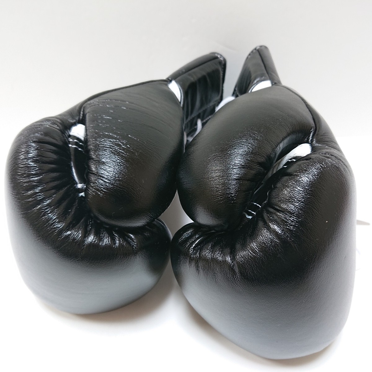 Winning Boxing Gloves 8oz Black MS-200 Lace-up type from