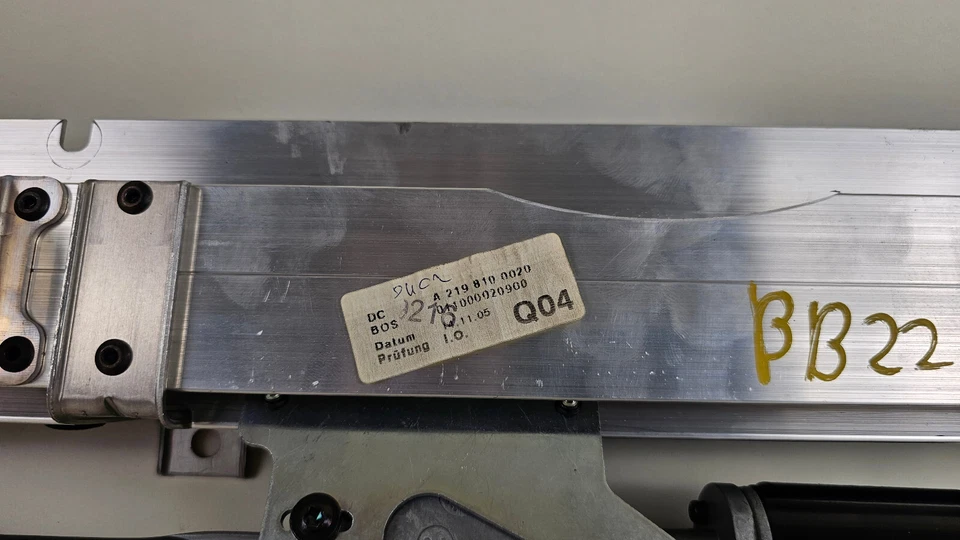 Persiana enrollable para ventana trasera Mercedes W219 CLS55 AMG CLS550 2006-2011 FABRICANTE DE EQUIPOS ORIGINALES Foto 3 de 4