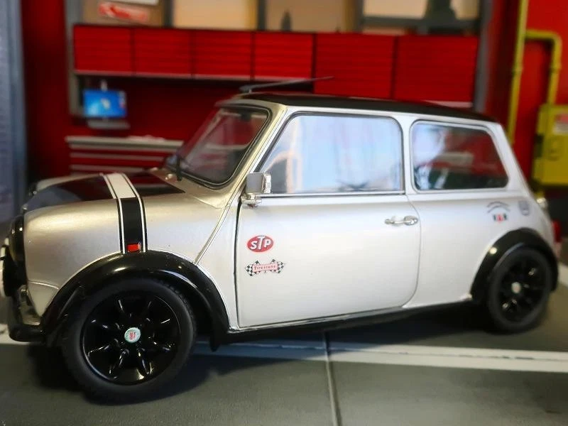 Solido 1/18 Mini Cooper 1.3i VAN JAC Lowdown Custom Diecast Model Car - Image 3 of 4