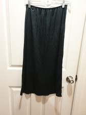 VINTAGE UNBRANDED BLACK 100 NYLON LONG HALF SLIP