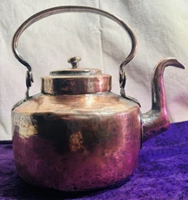 17th - early 18th Century Heavy European Hammered Copper Kettle. L-001.