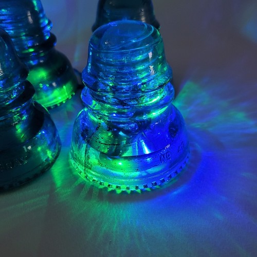 Set of 4 Vintage 1910-1921 Hemingray #40 CD 152 Aqua Blue/Green Glass Insulators - Picture 5 of 23