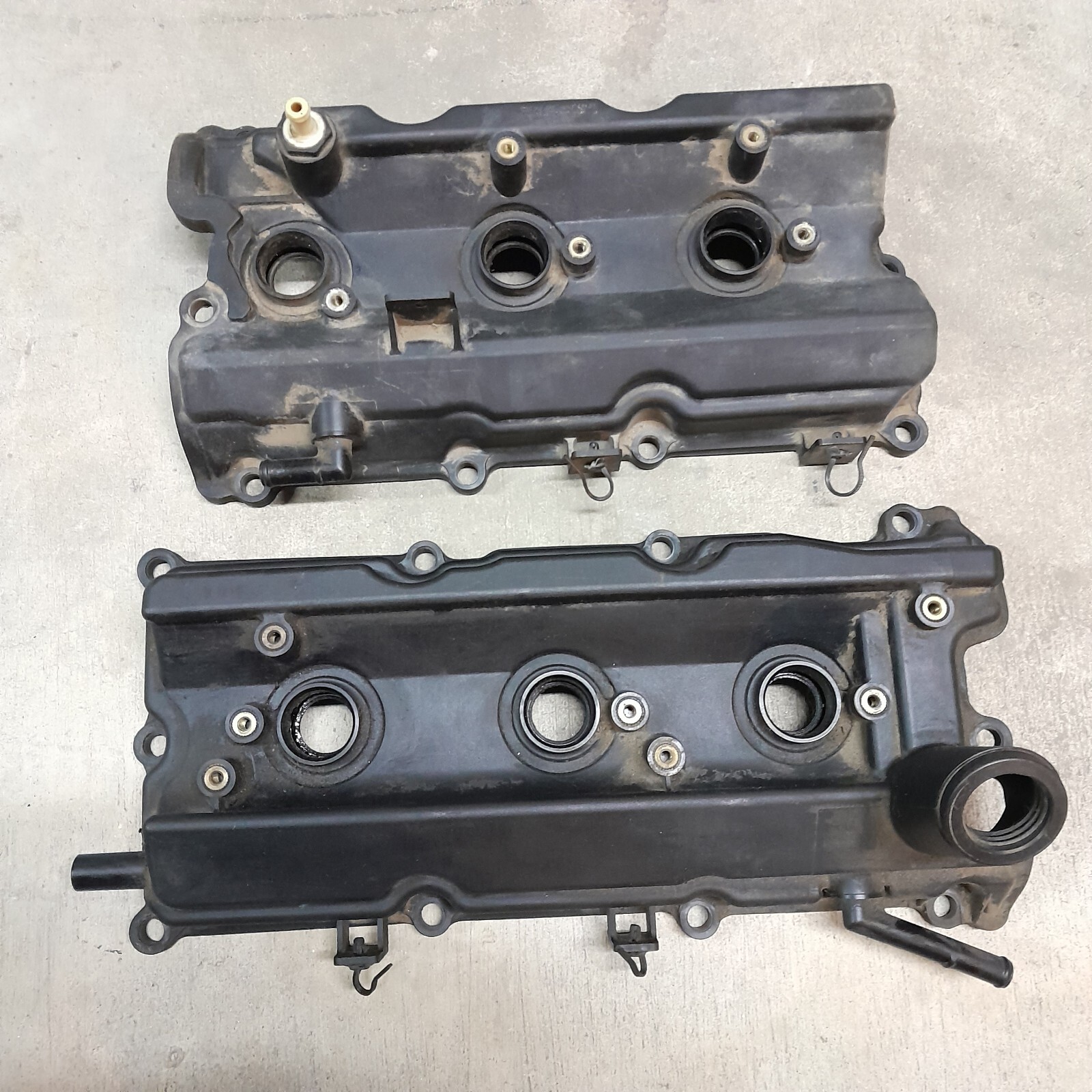0307 Nissan 350z Infiniti G35 VQ35DE Valve Cover Pair 13264AM600