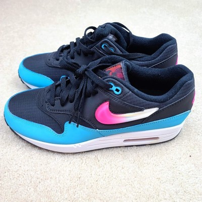 black nike shoes with pink swoosh