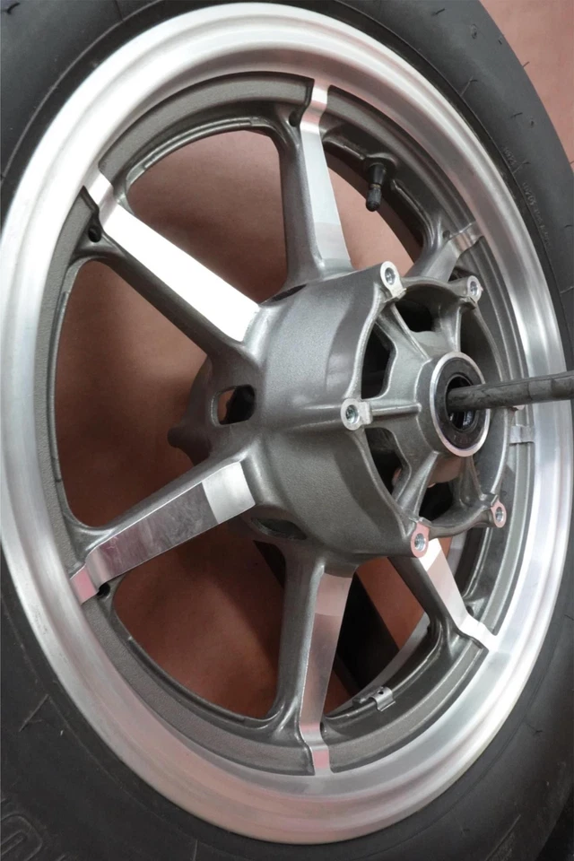 Llanta delantera Yamaha VStar 1300 V Star XVS1300 2007-2015 130/90-16 Foto 4 de 4