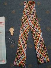 Buntes Nähgarn als Fadenzopf einzelne Fäden zum rausziehen mit 2 Nadeln + Einfäd