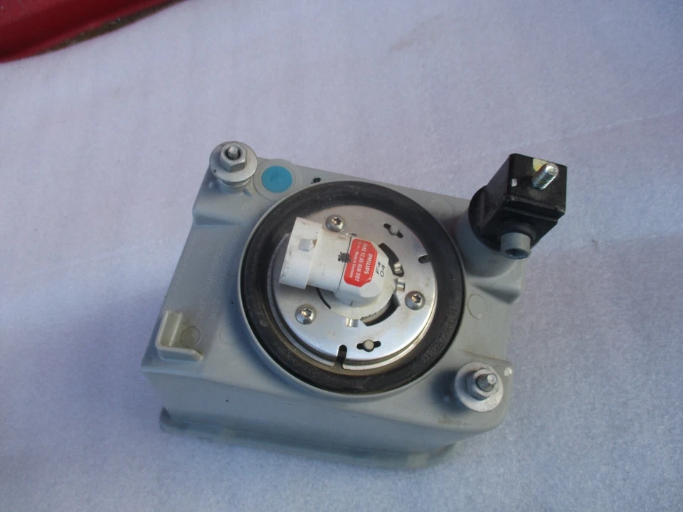 Faro antiniebla delantero derecho pasajero Cadillac XLR 2004-2008 fabricante de equipos originales Foto 4 de 4