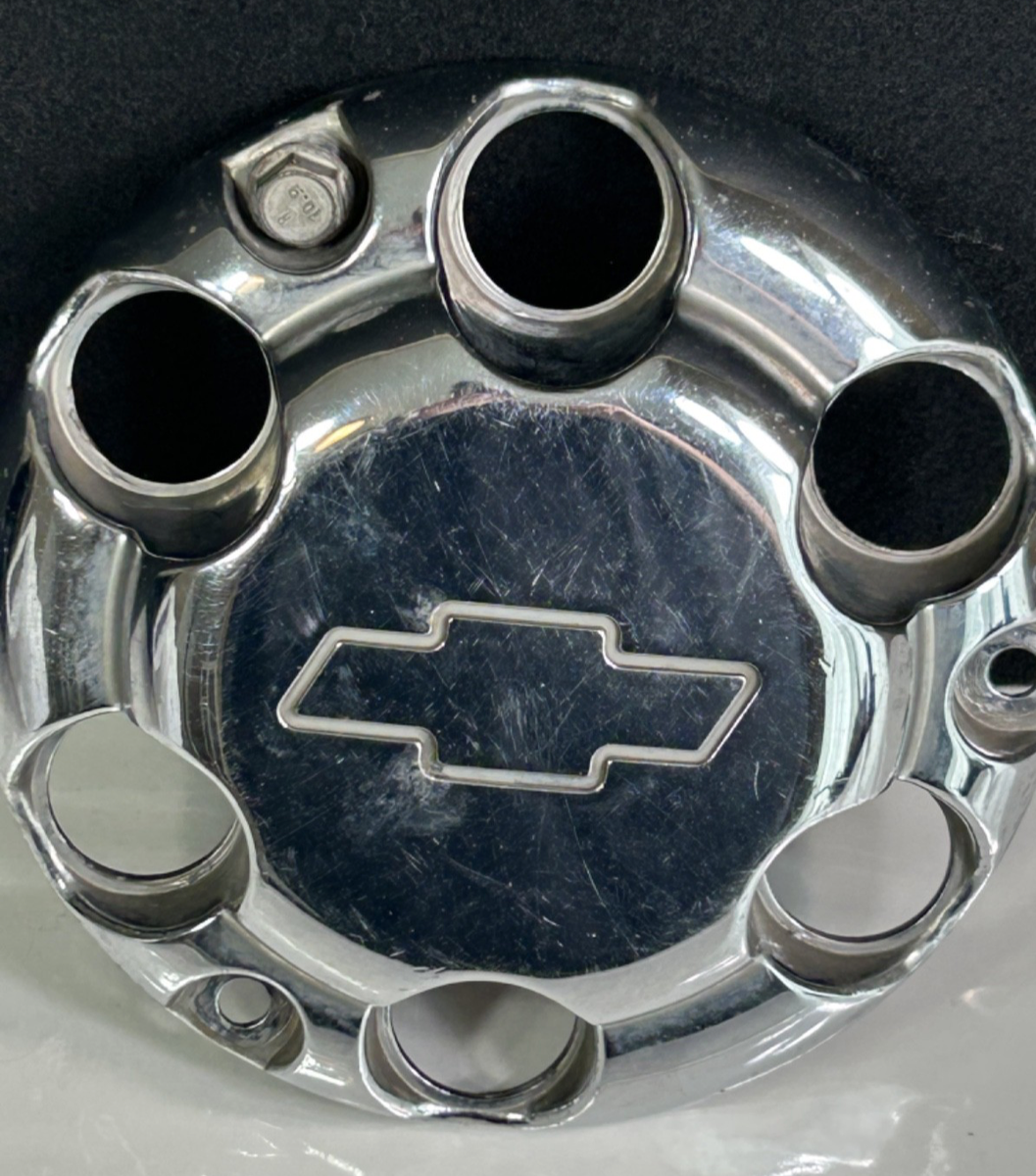 シボレー タホ GM純正 トノカバー 97 TAHOE Chevrolet Tahoe Police Chrome Center Wheel Cap 9597673 Che275 for