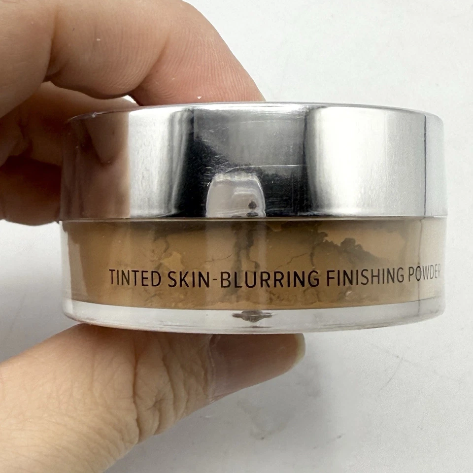 It Cosmetics Bye Bye Pores Tinted Skin-Blurring Finishing Powder Light 0.24 oz - Image 3 of 4