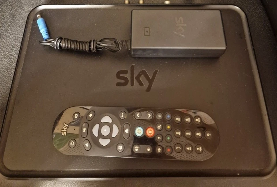 DECODER SKY ESI 160/VE PREZZO RIDICOLO! LO TROVI ANCHE NEL LOTTO DECODER LEGGI - Immagine 3 di 4