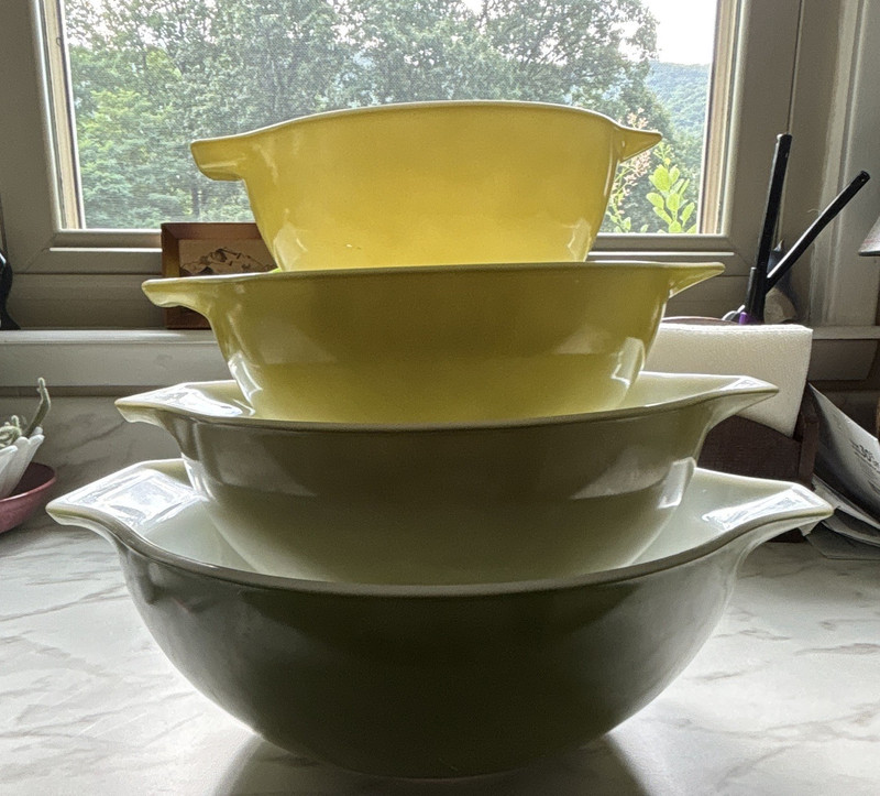 PYREX Cinderella Nesting Mixing Bowl Set w/ Handles 4pc Green Yellow White