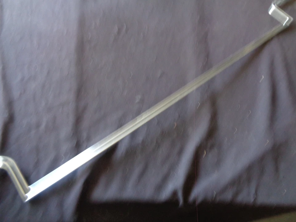 Chevy Impala 1966 camioneta puerta trasera inferior labio luz trasera lámpara moldura Foto 4 de 4