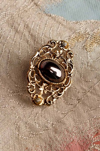Broche de bijoux fantaisie vintage. Idée cadeau bijou ancien