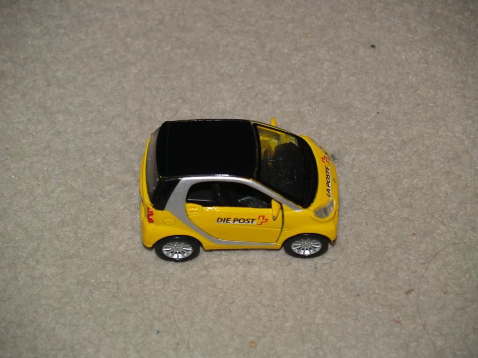 Maisto Smart Fortwo Car 1:32 scale - La Poste Die Post La Posta - Image 3 of 4
