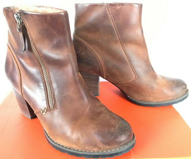 clarks artisan