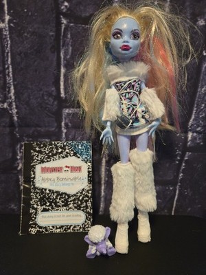 Monster High Abbey Bominable w/  Journal & Pet 