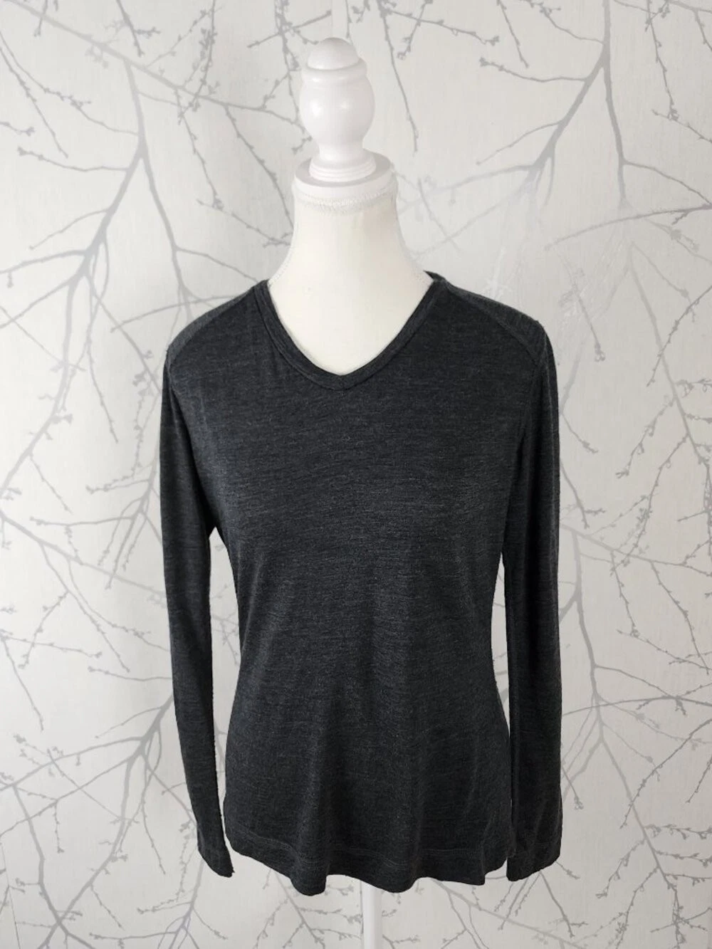 Segments 100% Merino Wool V-Neck Baselayer Long Sleeve | Women's M