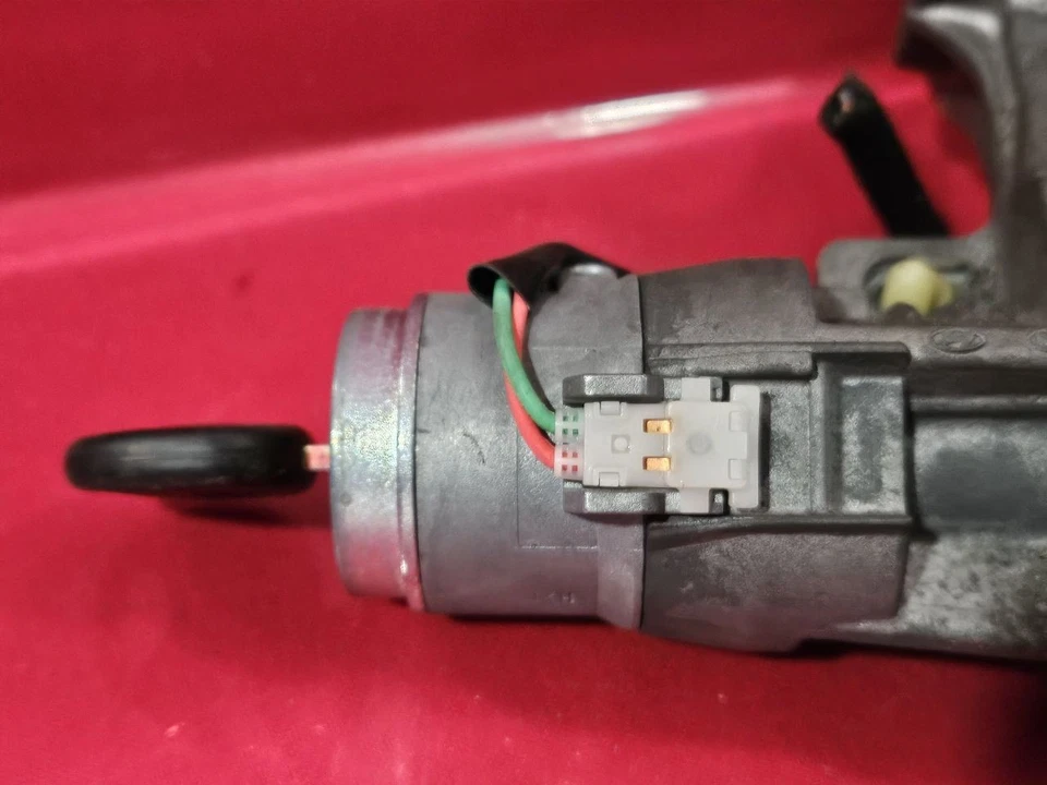 06-11 Hyundai Accent MANUAL TRANS Ignition Lock Cylinder Switch Housing w/ Key - Image 2 of 4