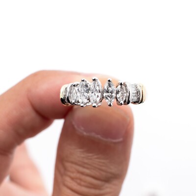 14 Karat zweifarbiger Diamantring mit fünf Steinen im Festzeltschliff