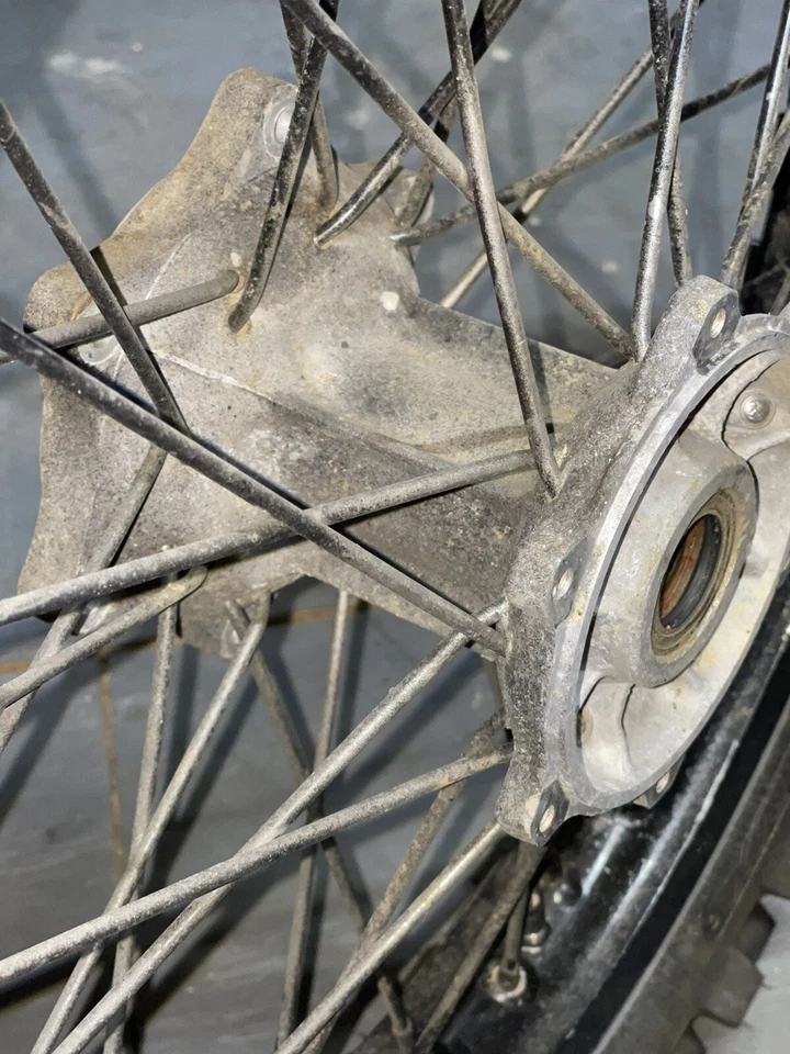 Ruedas y neumáticos 96-00 Suzuki RM125 Foto 3 de 4