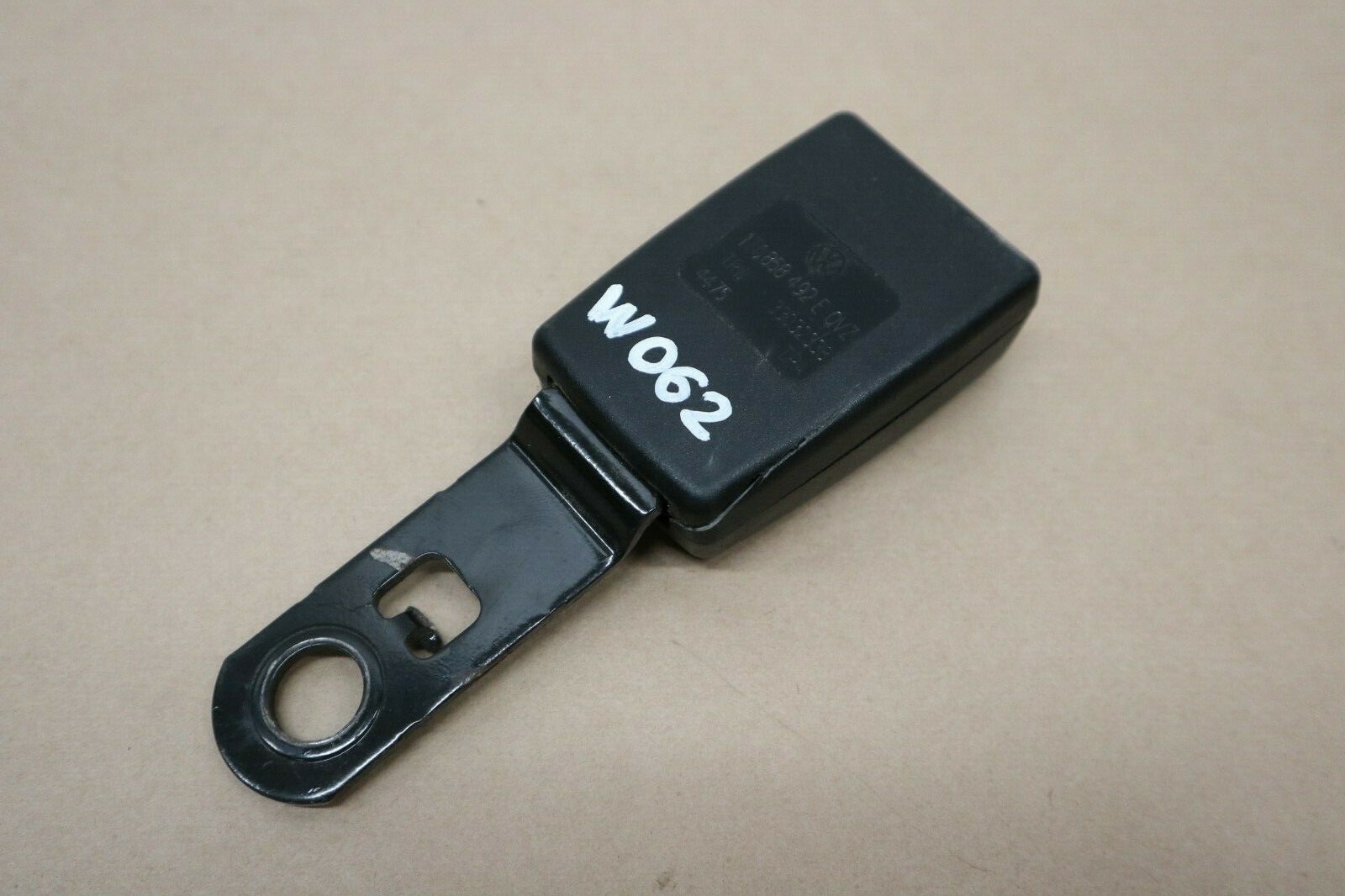 VW Touran 0306 Drivers Outer Seat Belt Latch Buckle (3rd Row) Part