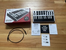 Akai Professional MPKMINIWHITE MKII Compact K...