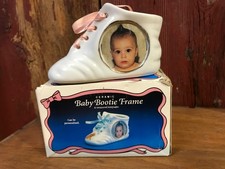 Vtg Ceramic Baby Bootie Picture Frame w/original box Taiwan.........z7