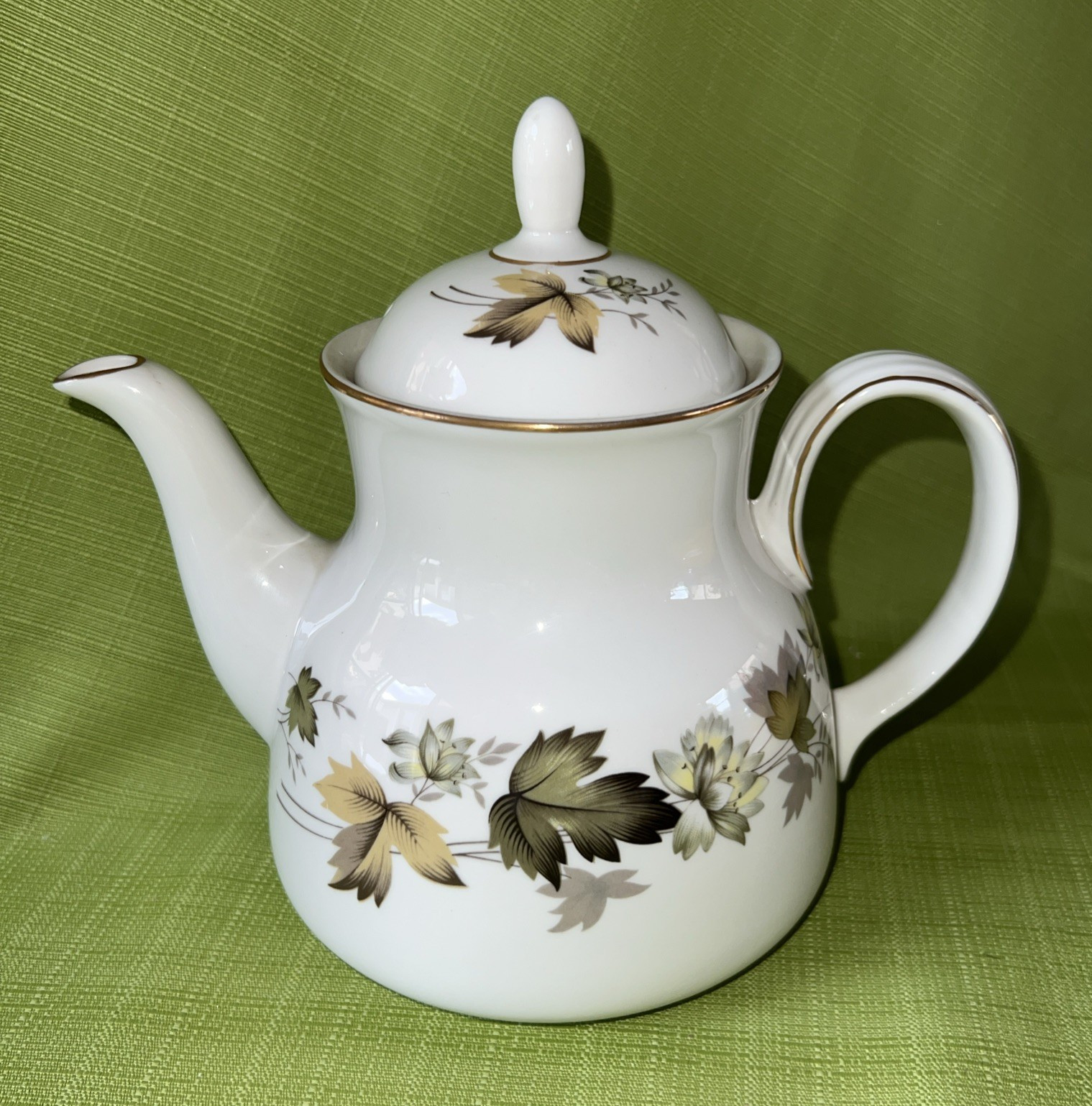 Royal Doulton ~ Larchmont ~ Teapot ~ 4 Cups ~ 5 1/4"