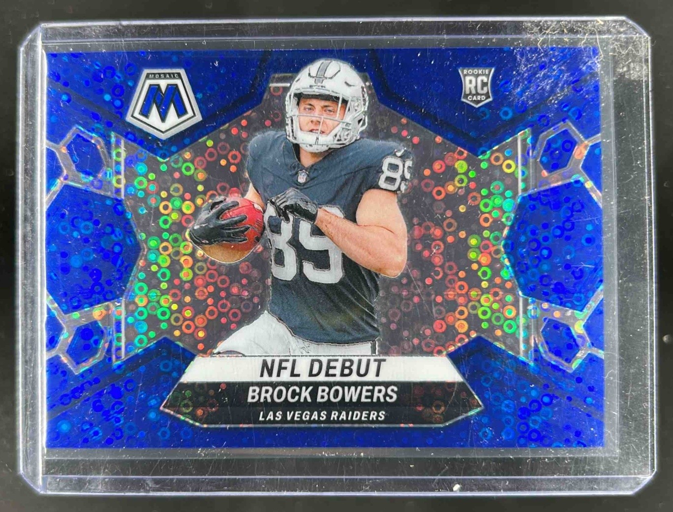 2024 Mosaic Brock Bowers RC No Huddle Blue Prizm NFL Debut #39/75 Raiders