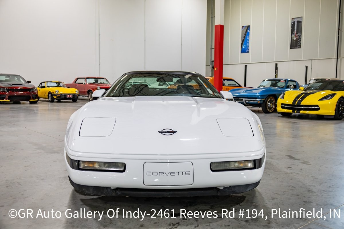 1992 White Chevrolet Corvette   | C4 Corvette Photo 10