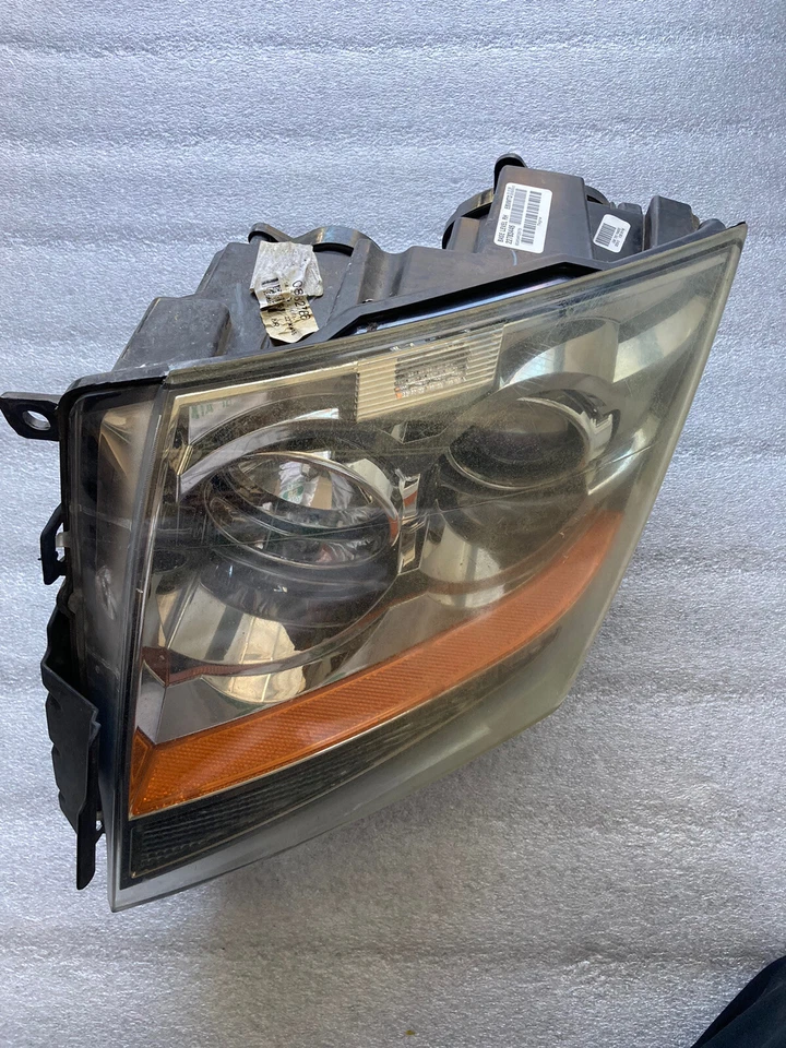 Faro halógeno base derecha pasajero Cadillac CTS 2008-2014 Foto 3 de 4