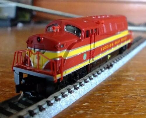 Life Like 7909 N gauge EMD BL-2 diesel loco in Florida East Coast livery - Picture 3 of 12