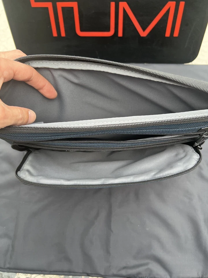 Tumi Aplha For Microsoft Surface Pro 3-4-6-7 iPad Case Portfolio Soft Cover Blue - Image 4 of 4