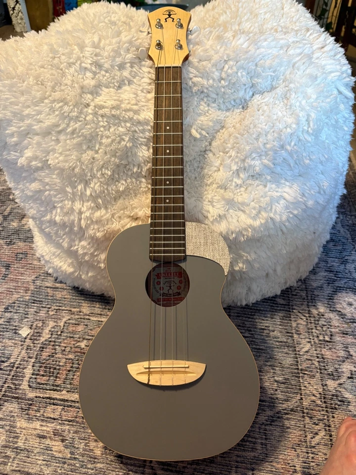 aNueNue Concert Ukulele, UC10, Quiet Shade , low G, w/case, pre loved - Image 2 of 4