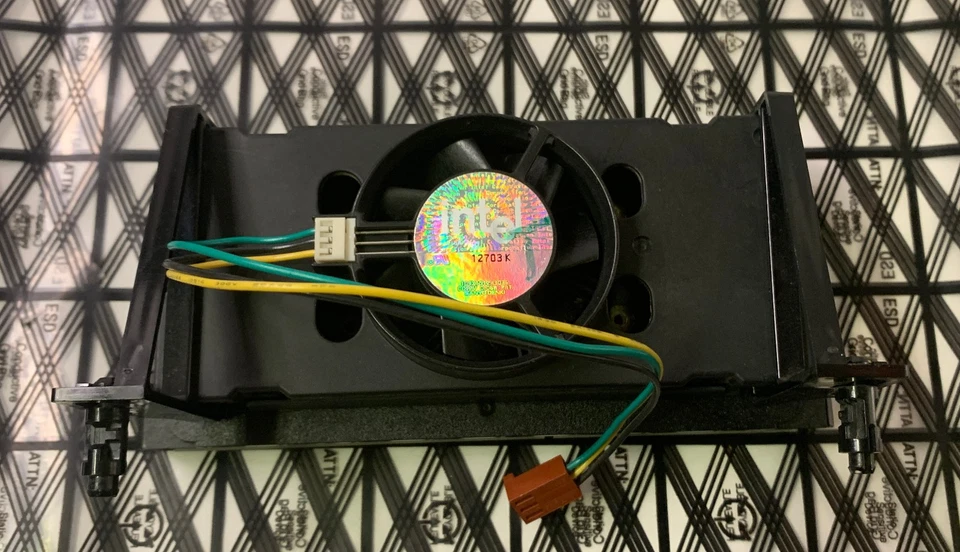 Intel Pentium II B80522P233512 SL2QA 233MHz CPU Processor - Image 3 of 4