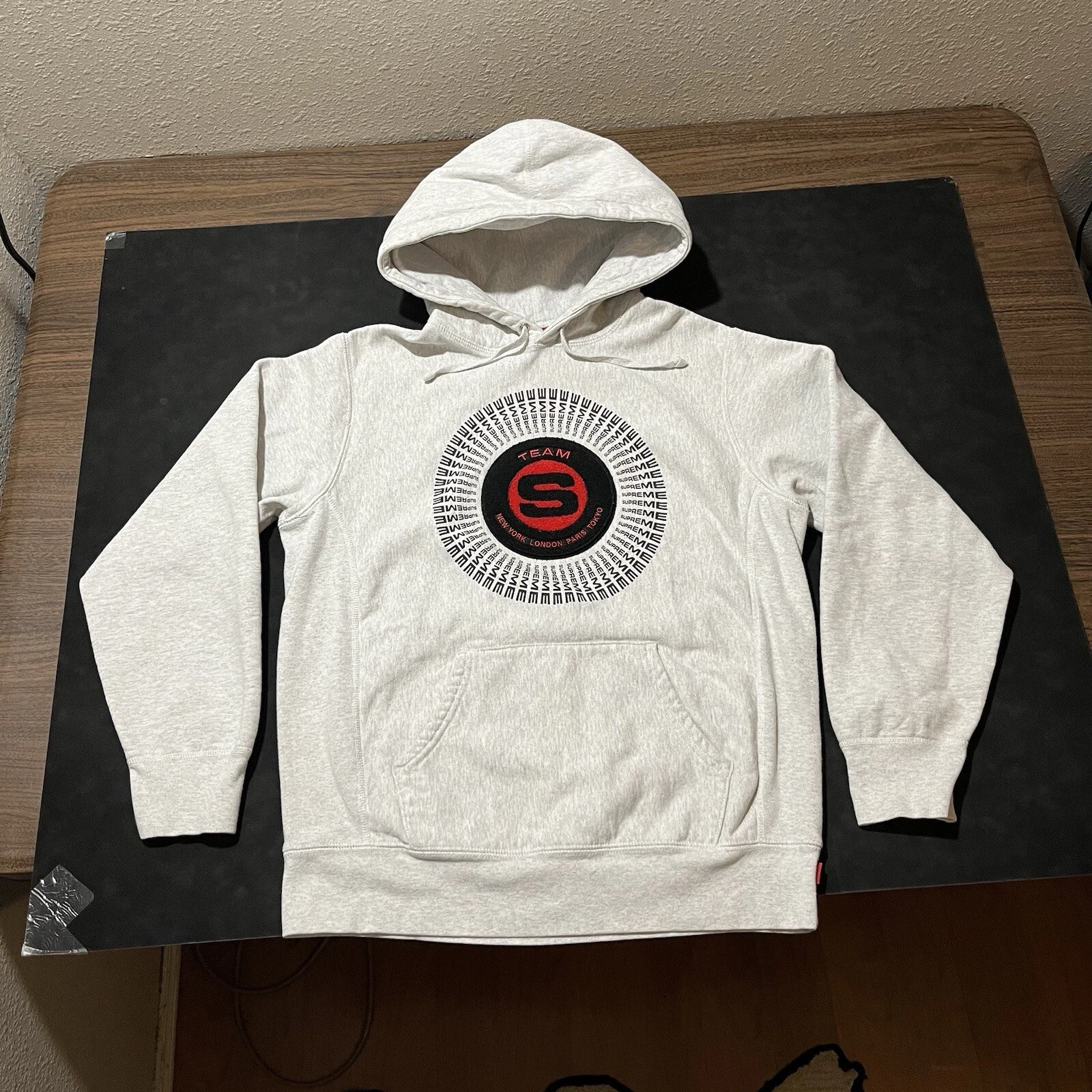 Sweat à capuche Supreme Skateboard tissage inversé chenille art optique universitaire