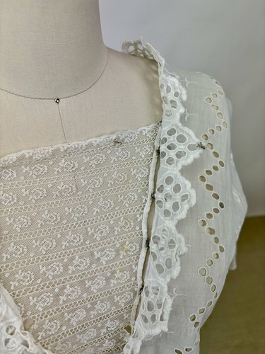 Antique Edwardian white cotton embroidered blouse w/ Lace Panels Scalloped Hems - Picture 15 of 17