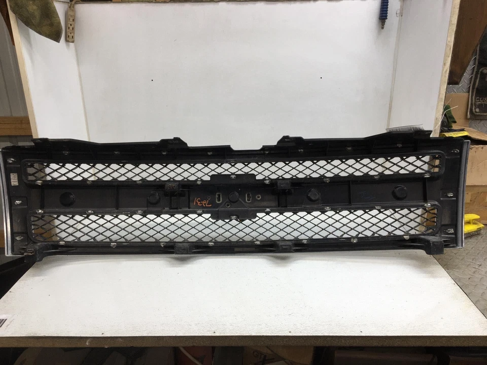 09 CHEVY SILVERADO 1500 Grille Chrome - Image 3 of 3