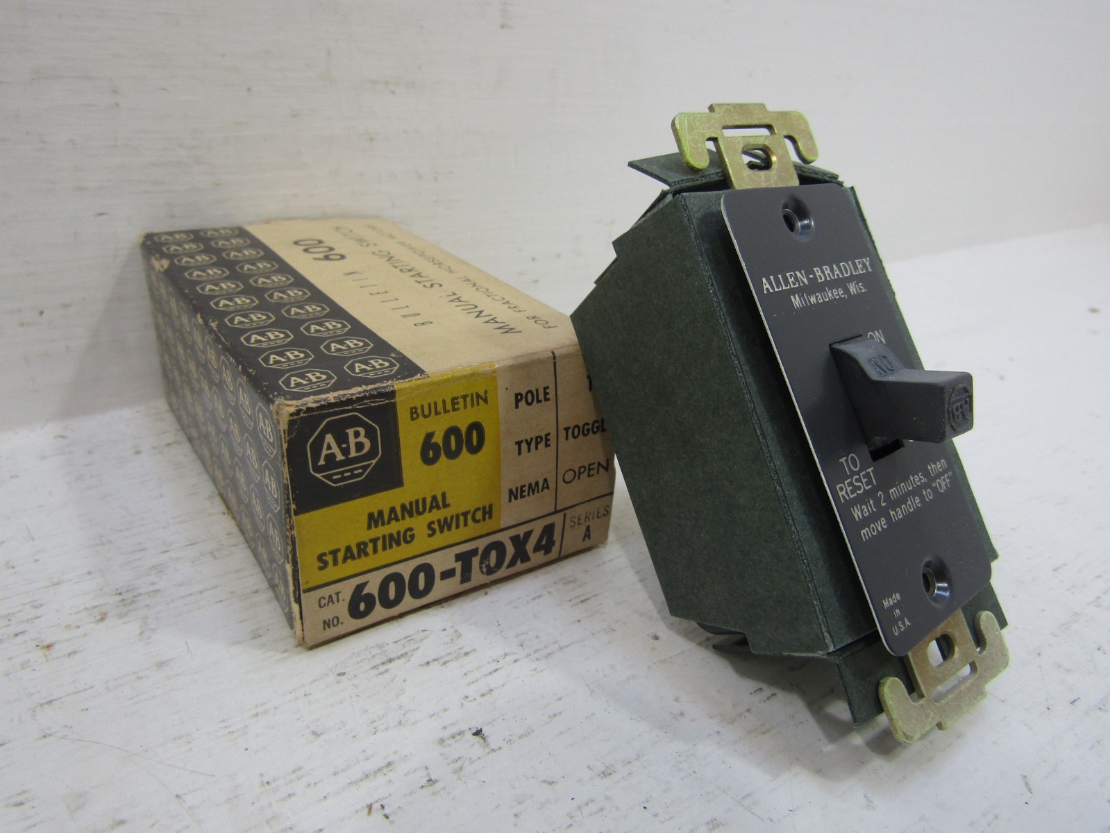 NEW Allen Bradley 600-T0X4 Manual Starting Switch Starter 1-Pole Toggle