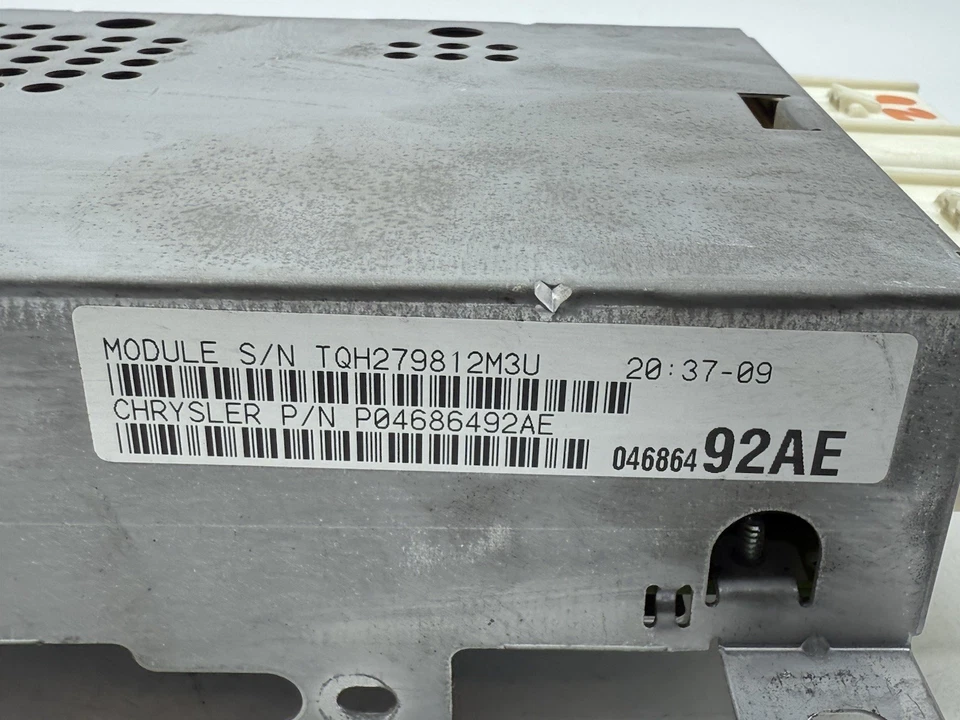 Módulo de control de carrocería Plymouth Grand Voyager 1999 3,3 L V6 BCM BCU P04686492AE OEM Foto 2 de 4