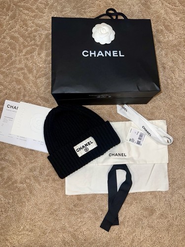 CHANEL BLACK BEANIE WITH IRIDESCENT SEQUIN LOGO CASHMERE - NWT/DUST BAG