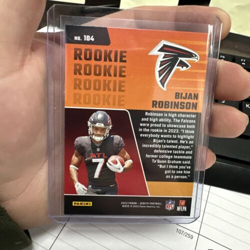 2023-2024 Zenith Bijan Robinson Red Zone SP Atlanta Falcons - Bild 2 von 2