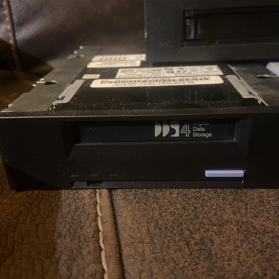 LOT 3 Internal Tape Drives IBM CERTANCE HORNET VXA VXA2 Server - Image 2 of 4