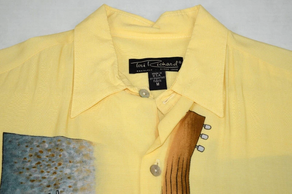Camisa de Lazer Vintage Tori Richard Havaí Tamanho M Anos 80 Guitarra Imagem Vinho Amarela - Imagem 4 de 4