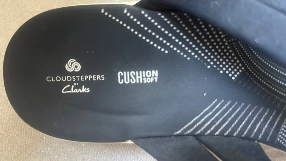 Clarks Cloud Steppers Black Thong Slip On Comfort Flip Flops shoe Sandals sz 10 - Image 4 of 4