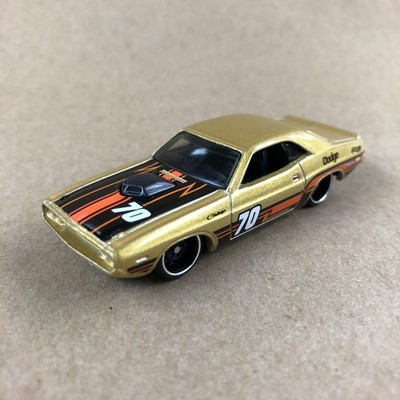 Hot Wheels '70 Dodge Hemi Challenger Gold 36/250 2026 1:64 Diecast Car Loose