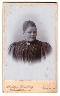 Fotografie Atelier Nienborg, Godesberg, Dürenstrasse 6, Porträt einer Dame 