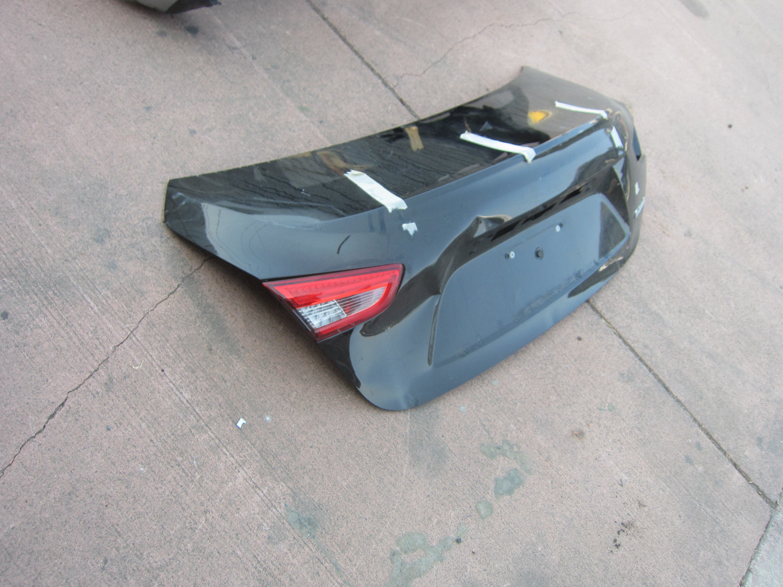 Maserati Ghibli - Trunk Lid / Deck Lid - Black - Damaged - P/N 673001730