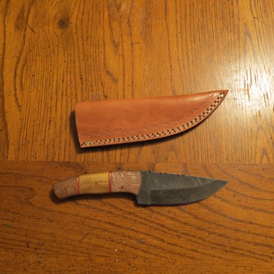 Damascus hunting style knife w/ two tone wood handle & leather sheath hand made 